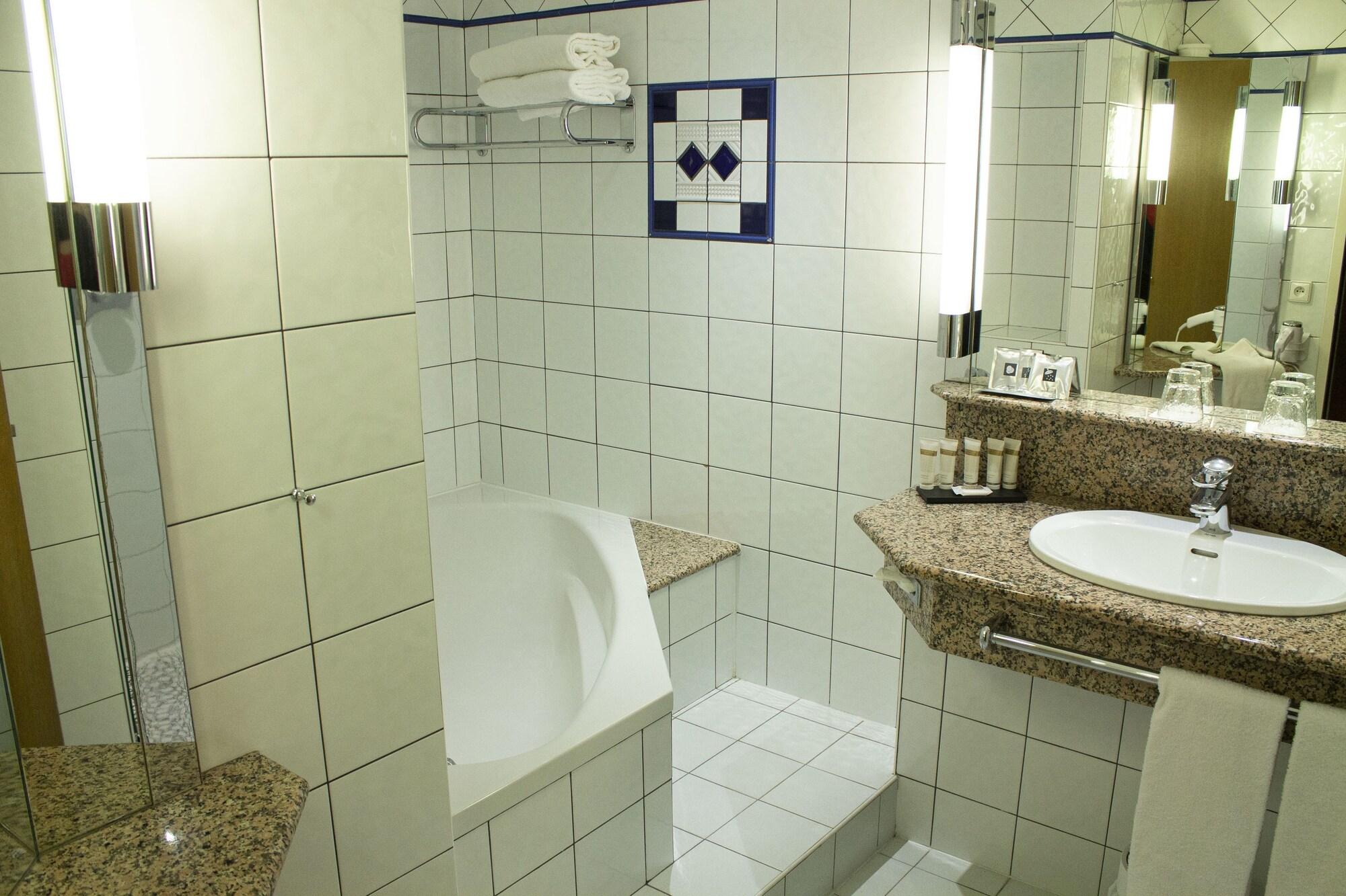 Celestins Spa Thermal & Hotel By Vy Resort Vichy Eksteriør billede A modern urinal