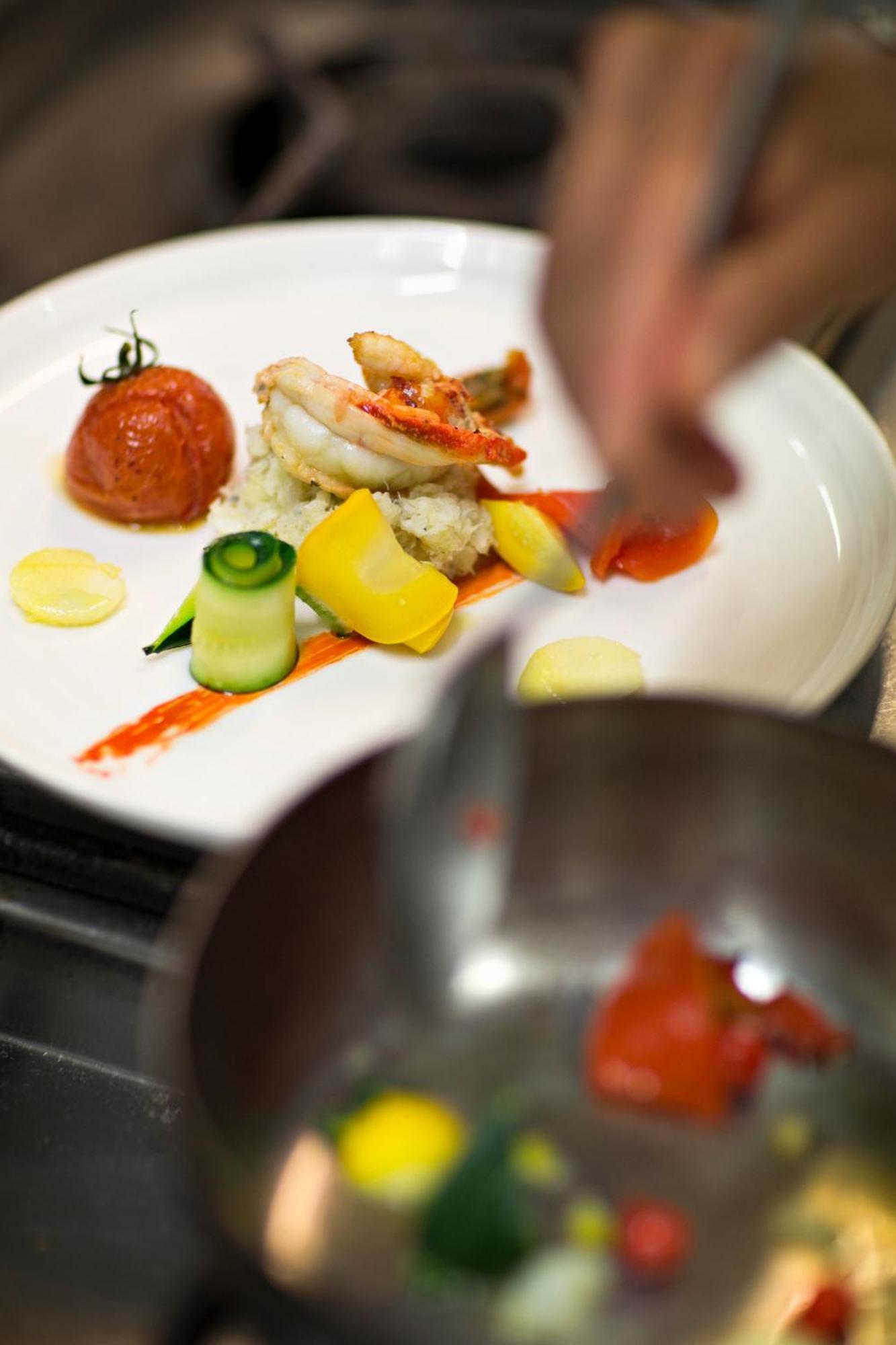 Celestins Spa Thermal & Hotel By Vy Resort Vichy Eksteriør billede A chef finishing a plate