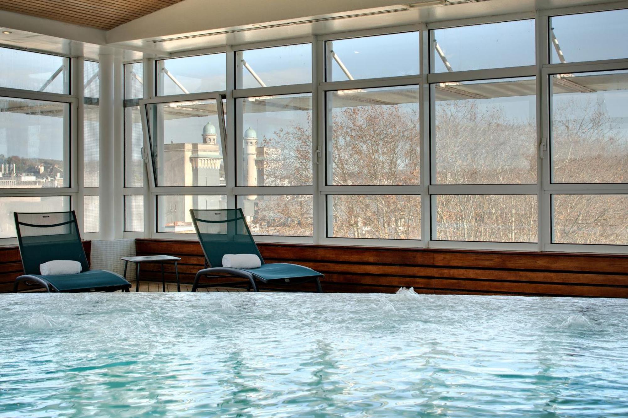 Celestins Spa Thermal & Hotel By Vy Resort Vichy Eksteriør billede The pool at the Westin